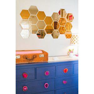 آینه پلکسی گلس مدل شش گوشه بسته 10 عددی - آینه شش گوشه ک هبه شکل لانه زنبور نصب شده اند