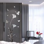 آینه آماتیس طرح گل و پروانه نصب شده در سالن