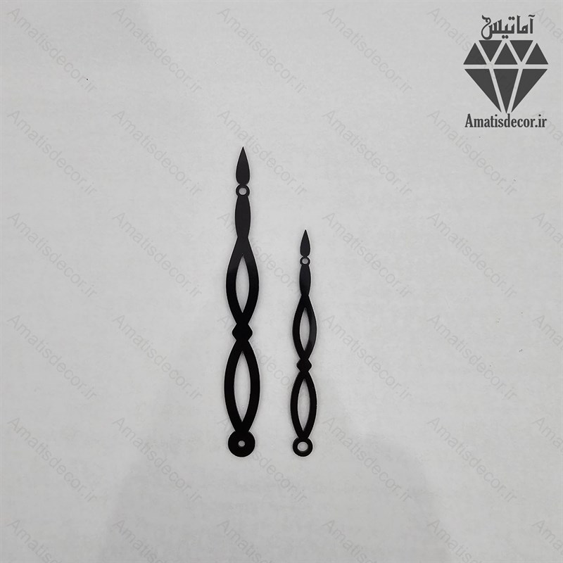 عقربه ساعت در سه رنگ طلایی و نقره ای و مشکی