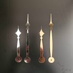 عقربه ساعت در سه رنگ طلایی و نقره ای و مشکی