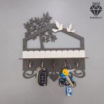 جا کلیدی دیواری طرح درخت 5 قلاب آویز کد 103 - رنگ طوسی سفید - از نمای جلو - با آویز کلید