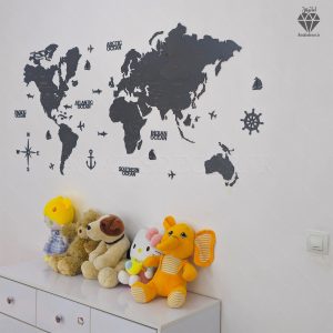 نقشه چوبی دیواری جهان با حکاکی نام کشورها رنگ طوسی نمای راست