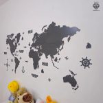 نقشه چوبی دیواری جهان با حکاکی نام کشورها طوسی