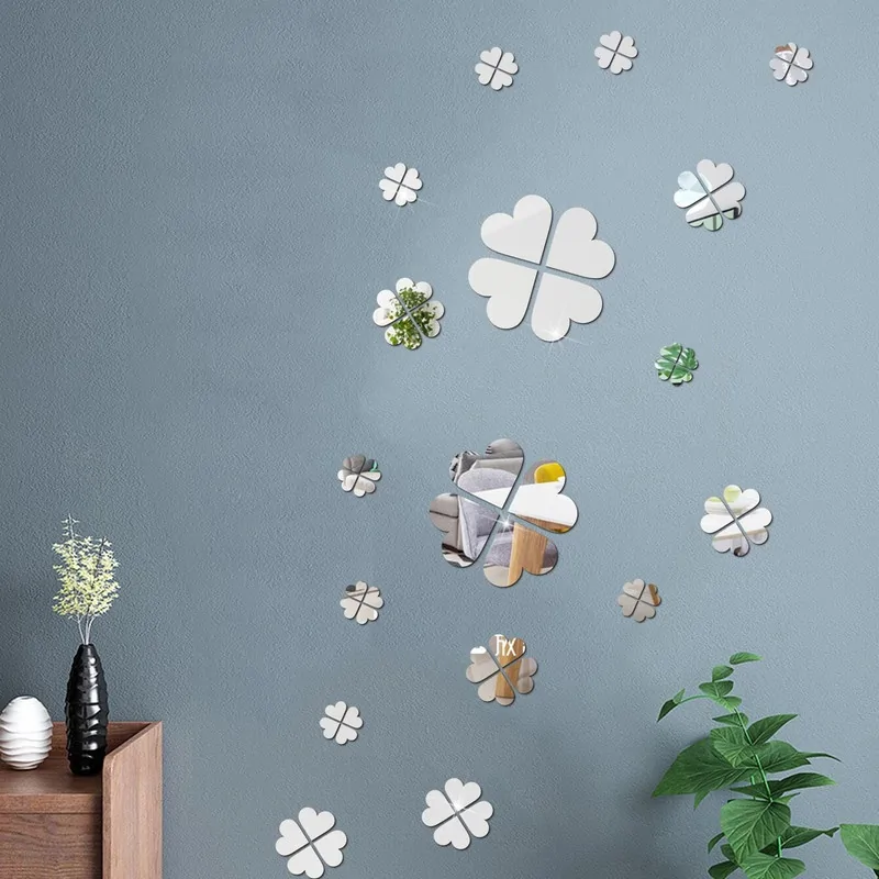 آینه آماتیس طرح قلب 80 قطعه - جنس آنیه براق رنگ نقره ای - شکل قلب که هر 4 قلب شکل یک گل را تشکیل داده اند - سایز قطعات متفاوته و 20 گل روی دیوار نصب شده که شامل 80 قطعه قلب هست